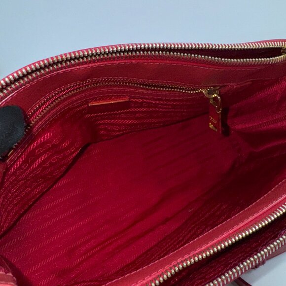 Saffiano Galleria Double Zip Tote in Fuoco - Picture 4 of 8